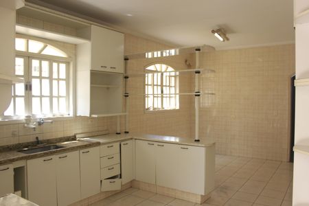 Casa à venda com 189m², 3 quartos e 2 vagasCozinha 
