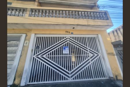 Casa à venda com 189m², 3 quartos e 2 vagasFachada do imóvel com placa QuintoAndar 