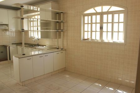 Casa à venda com 189m², 3 quartos e 2 vagasCozinha 
