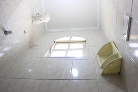 Casa à venda com 189m², 3 quartos e 2 vagasBanheiro social 1