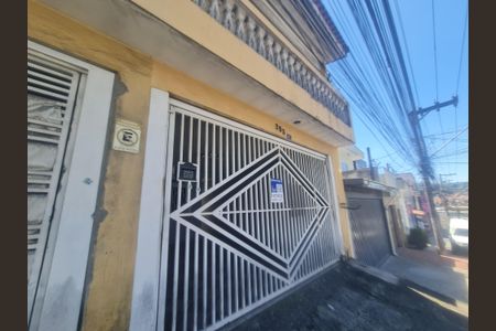 Casa à venda com 189m², 3 quartos e 2 vagasFachada do imóvel com placa QuintoAndar 