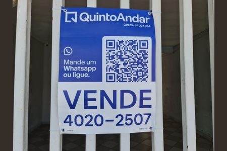 Casa à venda com 189m², 3 quartos e 2 vagasFachada do imóvel com placa QuintoAndar 