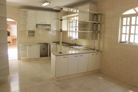 Casa à venda com 189m², 3 quartos e 2 vagasCozinha 