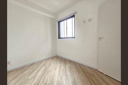 Quarto 2 de apartamento para alugar com 2 quartos, 45m² em Parque Maria Helena, São Paulo