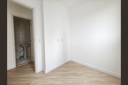 Quarto 1 de apartamento para alugar com 2 quartos, 45m² em Parque Maria Helena, São Paulo