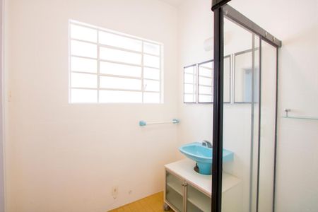 Casa para alugar com 100m², 3 quartos e 6 vagasBanheiro