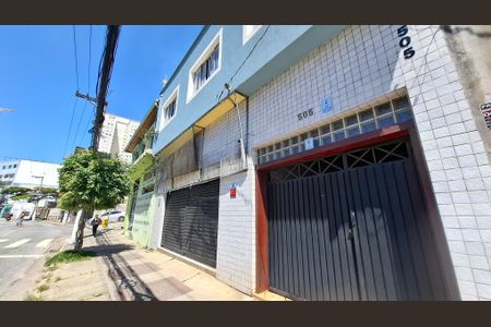 Casa para alugar com 100m², 3 quartos e 6 vagasFachada
