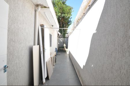 Casa à venda com 150m², 3 quartos e 2 vagasCorredor externo