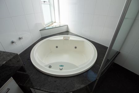 Apartamento para alugar com 355m², 4 quartos e 4 vagasBanheiro da Suíte