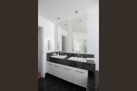 Apartamento para alugar com 355m², 4 quartos e 4 vagasBanheiro da Suíte