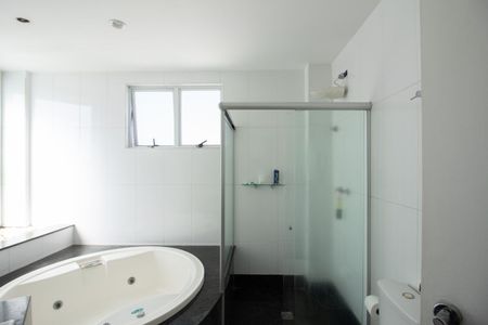 Apartamento para alugar com 355m², 4 quartos e 4 vagasBanheiro da Suíte