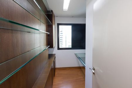 Apartamento para alugar com 134m², 4 quartos e 2 vagas Apartamento para alugar com 134m², 4 quartos e 2 vagasEscritório