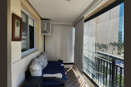 Apartamento à venda com 77m², 2 quartos e 1 vagaVaranda