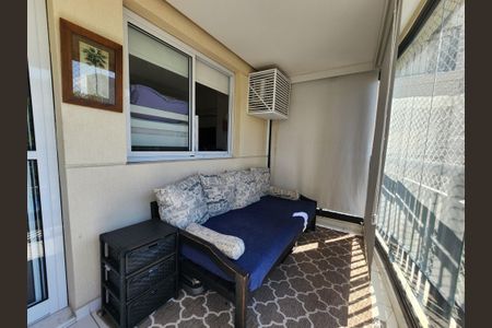 Apartamento à venda com 77m², 2 quartos e 1 vagaVaranda