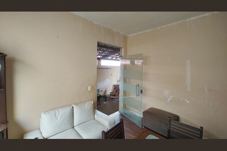 Casa para alugar com 3 quartos, 210m² em Minascaixa, Belo Horizonte