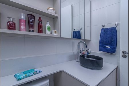 Apartamento à venda com 66m², 2 quartos e 2 vagasbanheiro na suíte_3