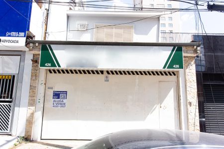 Casa para alugar com 270m², 6 quartos e 2 vagas Casa para alugar com 270m², 6 quartos e 2 vagasFachada