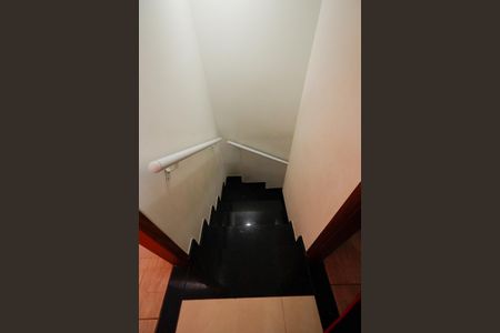 Casa de condomínio à venda com 75m², 2 quartos e 1 vagaEscada 