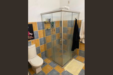 Casa para alugar com 240m², 4 quartos e 2 vagasBanheiro 