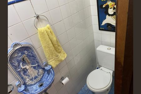 Casa para alugar com 240m², 4 quartos e 2 vagasBanheiro 