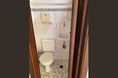 Casa para alugar com 240m², 4 quartos e 2 vagasBanheiro 
