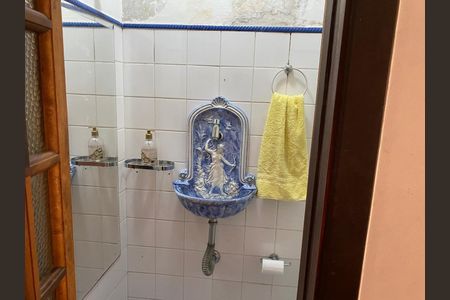Casa para alugar com 240m², 4 quartos e 2 vagasBanheiro 