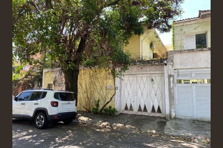 Casa para alugar com 240m², 4 quartos e 2 vagasFachada