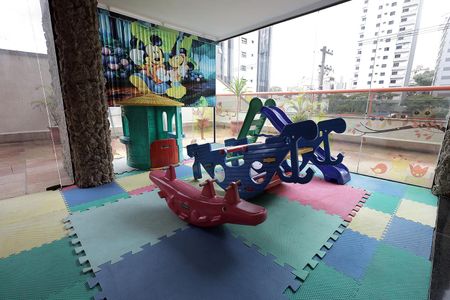 Apartamento para alugar com 170m², 4 quartos e 2 vagasÁrea comum - Playground