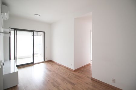 Sala de apartamento para alugar com 2 quartos, 65m² em Indianópolis, São Paulo