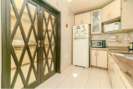 Cozinha de casa para alugar com 3 quartos, 220m² em Passo d’Areia, Porto Alegre