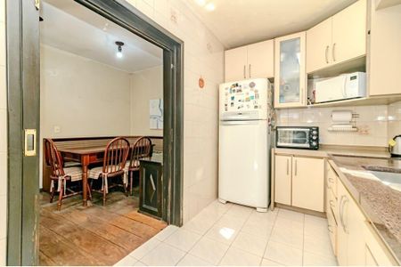 Cozinha de casa para alugar com 3 quartos, 220m² em Passo d’Areia, Porto Alegre
