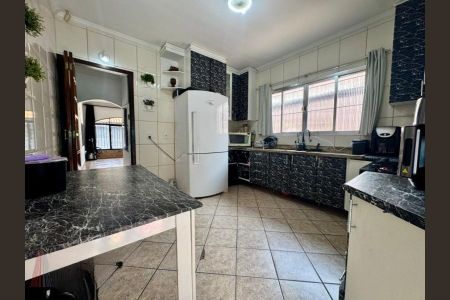 Casa à venda com 250m², 5 quartos e 4 vagasFoto 02