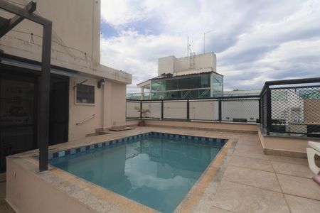 Apartamento para alugar com 220m², 3 quartos e 2 vagas