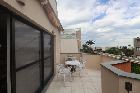 Apartamento para alugar com 220m², 3 quartos e 2 vagas