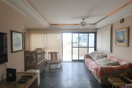 Apartamento para alugar com 220m², 3 quartos e 2 vagas