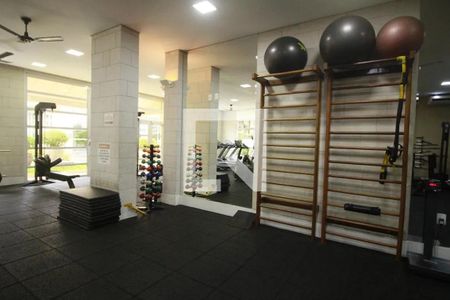 Apartamento à venda com 270m², 3 quartos e 3 vagas Apartamento à venda com 270m², 3 quartos e 3 vagasÁrea comum - Academia