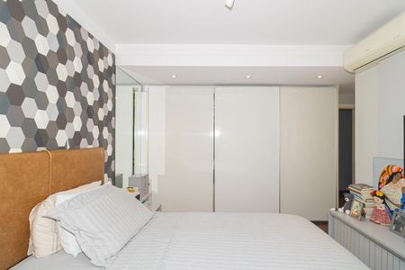 Apartamento à venda com 270m², 3 quartos e 3 vagas Apartamento à venda com 270m², 3 quartos e 3 vagasQuarto Suíte 1