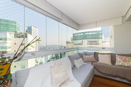 Apartamento à venda com 270m², 3 quartos e 3 vagas Apartamento à venda com 270m², 3 quartos e 3 vagasVaranda