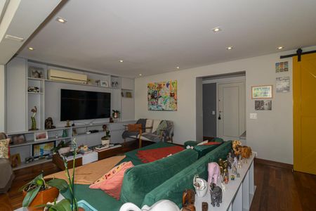Apartamento à venda com 270m², 3 quartos e 3 vagas Apartamento à venda com 270m², 3 quartos e 3 vagasSala