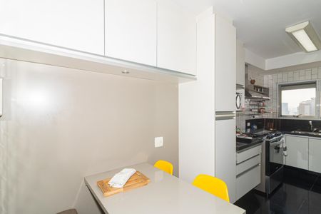 Apartamento à venda com 270m², 3 quartos e 3 vagas Apartamento à venda com 270m², 3 quartos e 3 vagasCozinha