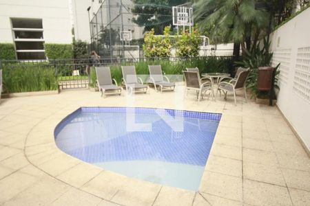 Apartamento à venda com 270m², 3 quartos e 3 vagas Apartamento à venda com 270m², 3 quartos e 3 vagasÁrea comum - Piscina