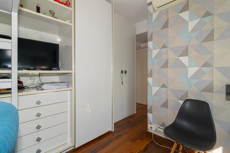 Apartamento à venda com 270m², 3 quartos e 3 vagas Apartamento à venda com 270m², 3 quartos e 3 vagasQuarto Suíte 2