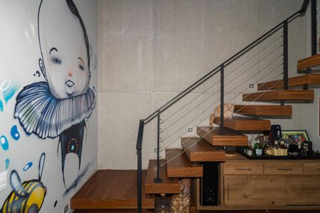 Apartamento à venda com 270m², 3 quartos e 3 vagas Apartamento à venda com 270m², 3 quartos e 3 vagasEscada
