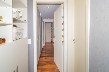 Apartamento à venda com 270m², 3 quartos e 3 vagas Apartamento à venda com 270m², 3 quartos e 3 vagasCorredor