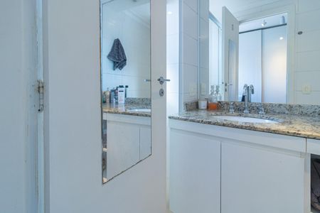 Apartamento à venda com 270m², 3 quartos e 3 vagas Apartamento à venda com 270m², 3 quartos e 3 vagasBanheiro da Suíte 3