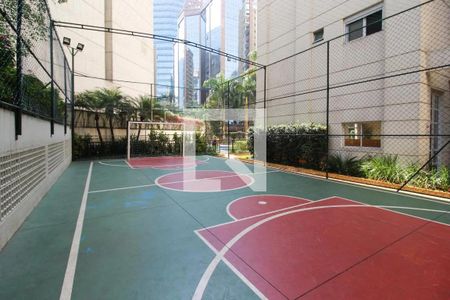 Apartamento à venda com 270m², 3 quartos e 3 vagas Apartamento à venda com 270m², 3 quartos e 3 vagasÁrea comum - Quadra Esportiva