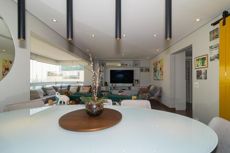 Apartamento à venda com 270m², 3 quartos e 3 vagas Apartamento à venda com 270m², 3 quartos e 3 vagasSala de Jantar