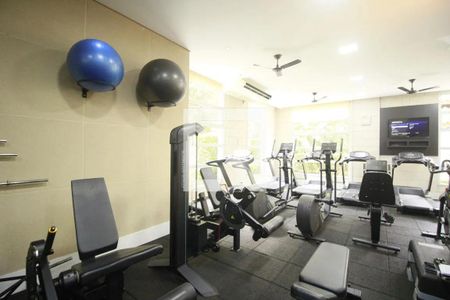 Apartamento à venda com 270m², 3 quartos e 3 vagas Apartamento à venda com 270m², 3 quartos e 3 vagasÁrea comum - Academia