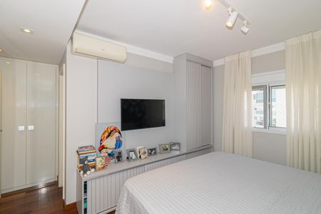 Apartamento à venda com 270m², 3 quartos e 3 vagas Apartamento à venda com 270m², 3 quartos e 3 vagasQuarto Suíte 1