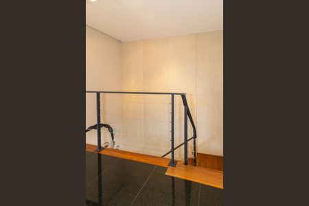 Apartamento à venda com 270m², 3 quartos e 3 vagas Apartamento à venda com 270m², 3 quartos e 3 vagasEscada